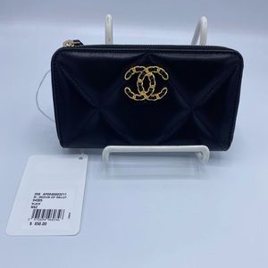 Chanel 20B Medium Zip Wallet
